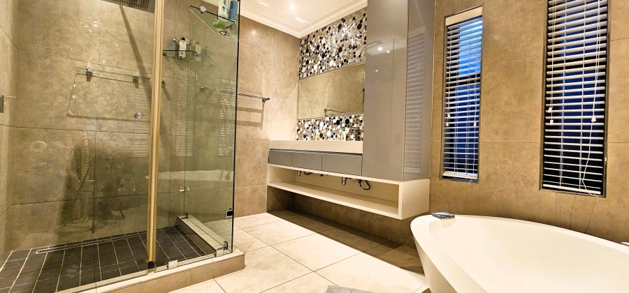 7 Bedroom Property for Sale in Country Club Western Cape